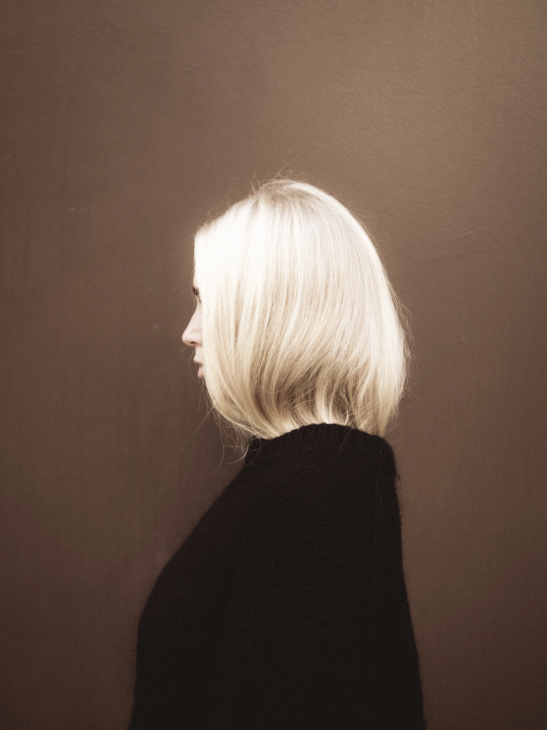 Elin side profile